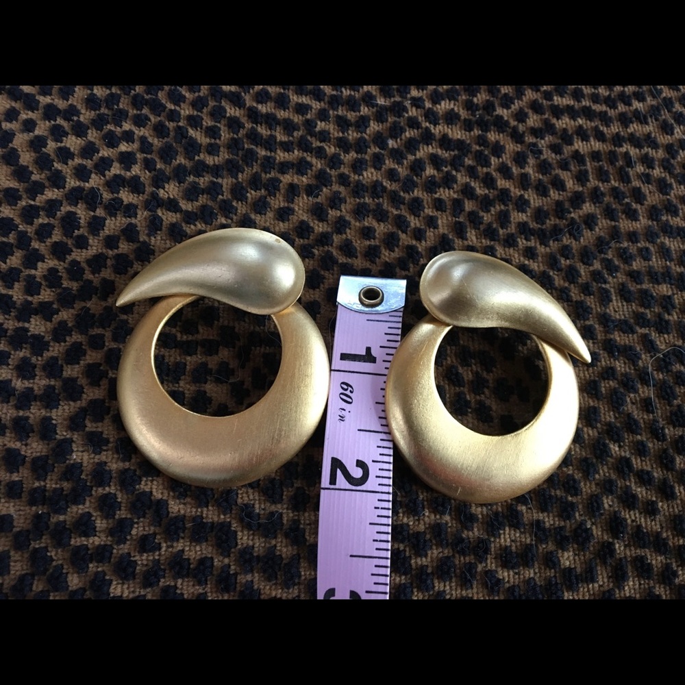 Darling, fun Diane Von Furstenberg earrings! - Picture 2 of 8